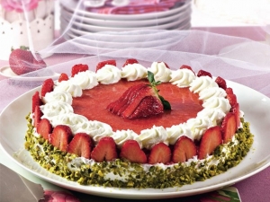 Pistachio from Bronte strawberry cake