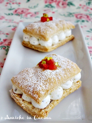 Millefoglie con mousse di pistacchio di Bronte e fragole di Maletto