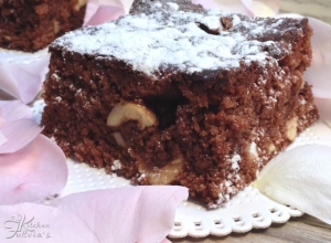 Brownies al cioccolato con granella di pistacchio verde di Bronte e nocciole