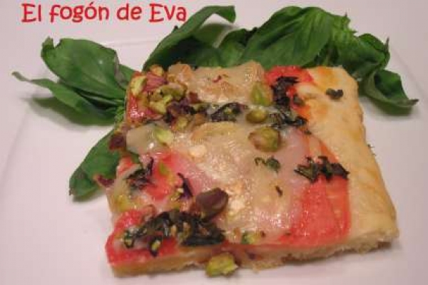 Coca de sandia gratinada con pistachos