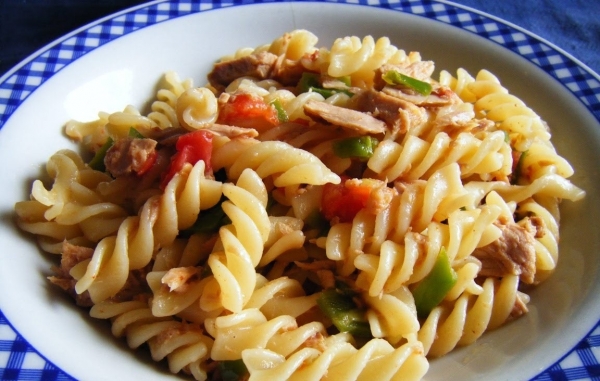 Fusilli senza glutine ai cereali con bottarga e pesto mediterraneo