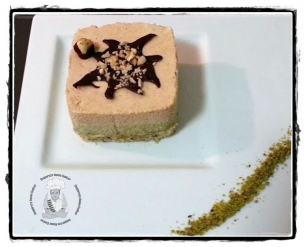 Bavarese al pistacchio Brontese e nocciole