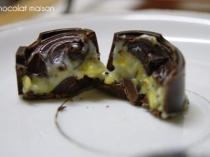 Chocolat fourr&eacute; de ganache blanche &agrave; la pistache de Bronte