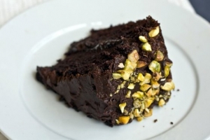 Chocolate brownies with crushed pistacchios and hazelnuts