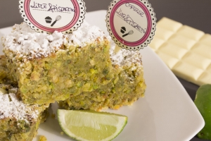 Caprese al pistacchio verde di Bronte e cioccolato bianco
