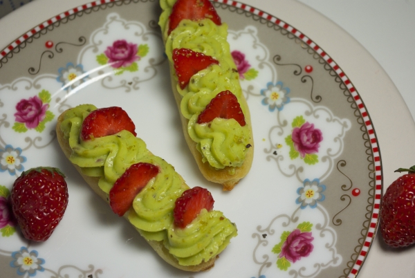 Eclairs pistache et fraises