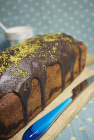 Cake noisettes, pistache et chocolat