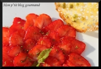 Carpaccio de fraises menthe et citron vert et tuiles croustillantes &agrave; la pistache