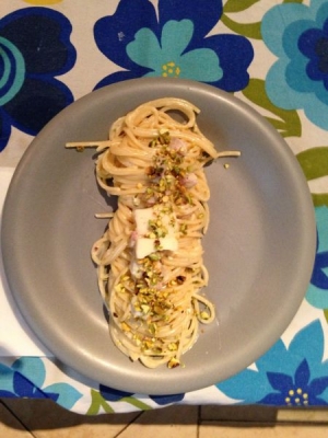 Spaghetti al pesto di pistacchio ed un fantastico lardo e taleggio