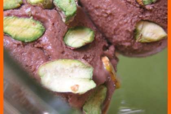 Glace au chocolat aux eclats de pistaches