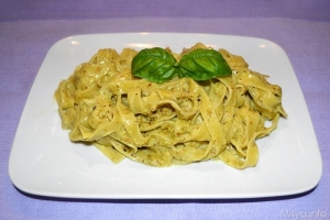 Tagliatelle e granella di pistacchi di Bronte