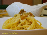 Spaghetti allo zafferano,zucchine e pistacchio di Bronte