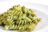 Pasta fusilli al pesto di pistacchi di Bronte