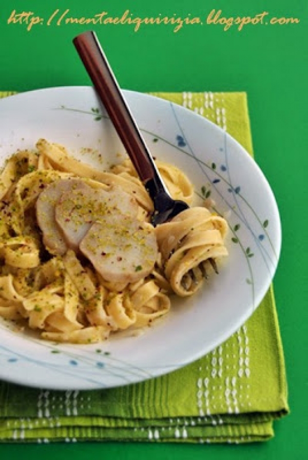 Tagliatelle in salsa di topinambur e pistacchio di Bronte