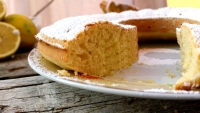 Torta ciambella al latte e pistacchi di Bronte