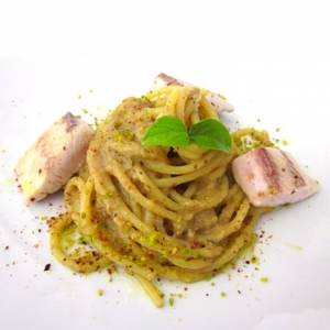 Spaghetti di Gragnano,pesto di pistacchi di Bronte e gambero rosso