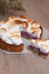 Tarte pistache fruits rouge meringu&eacute;e