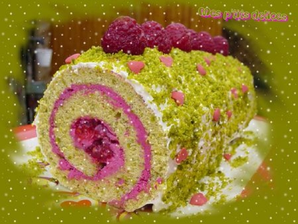 B&ucirc;che fa&ccedil;on roul&eacute; pistaches-framboises