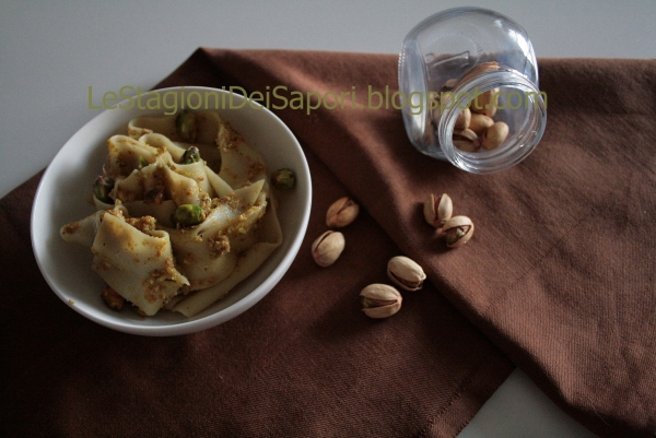 Pappardelle a nido e pesto di pistacchi di Bronte