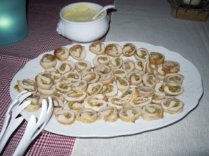 Rotolini di tacchino con pistacchio, provola e prosciutto cotto affumicato