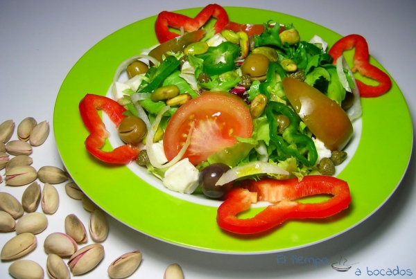 Ensalada griega con pistachos Bronte