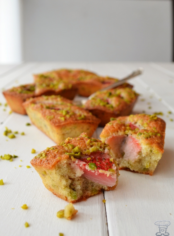 Tortine alle fragole di Maletto e pistacchi di Bronte